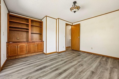 Beautifully updated home ready for you to move right in! As you - photo 23
