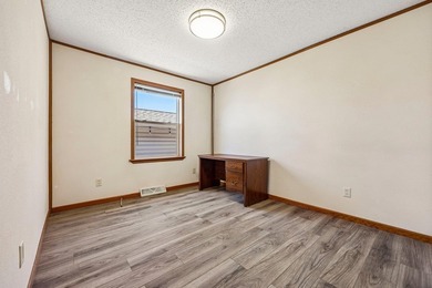 Beautifully updated home ready for you to move right in! As you - photo 24