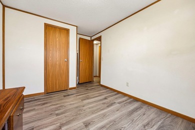 Beautifully updated home ready for you to move right in! As you - photo 25