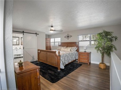 Luxury Lake June Lakefront Home, Newly Remodeled, 4 Bedrooms, 3 - photo 28