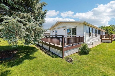 Beautifully updated home ready for you to move right in! As you - photo 31
