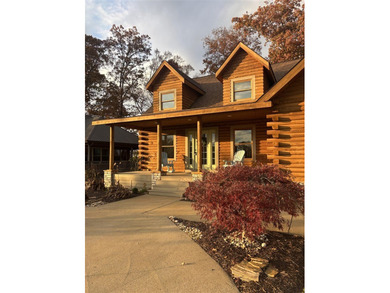 Beautiful cabin style lake front home with year round water! - photo 2