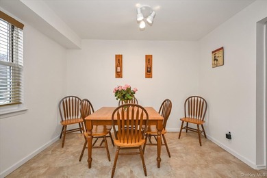 Contemporary garden condo on a quiet cul-de-sac with parking - photo 5