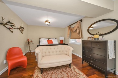 Contemporary garden condo on a quiet cul-de-sac with parking - photo 9