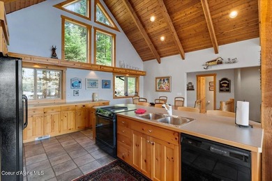 Spectacular Privacy & Comfort on Hayden Lake. Introducing the - photo 8