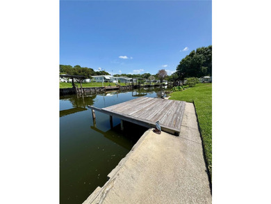 Enjoy peaceful canal-front living in Mariana Park, a 55+ - photo 4
