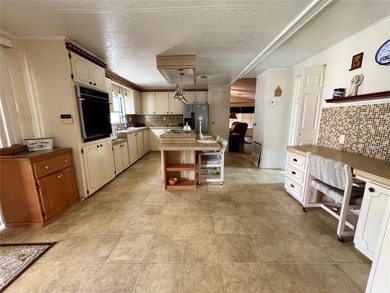 Enjoy peaceful canal-front living in Mariana Park, a 55+ - photo 5