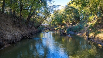 Finding nearly 1,000 acres of productive ranch land this close - photo 11