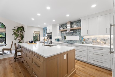 Welcome to this beautifully renovated home in Jonathans Landing - photo 20