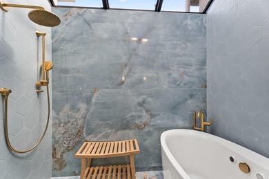 Welcome to this beautifully renovated home in Jonathans Landing - photo 25