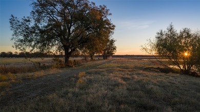 Finding nearly 1,000 acres of productive ranch land this close - photo 27
