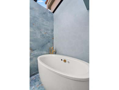 Welcome to this beautifully renovated home in Jonathans Landing - photo 29