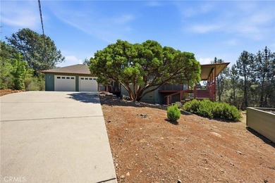 This stunning 2,678-square-foot custom home with breathtaking - photo 38