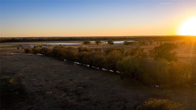 Finding nearly 1,000 acres of productive ranch land this close - photo 40