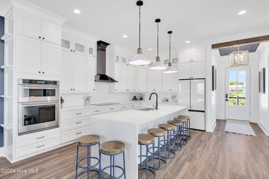 This OCEANFRONT ARCHITECTURAL MASTERPIECE in Emerald Isle, North - photo 6