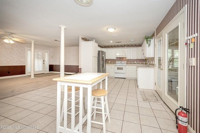 WATERFRONT on 3 Large Lots ! Find your small oasis Tucked away - photo 16