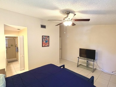 Welcome to this 3-bedroom, 2-bathroom water & Golf front - photo 18