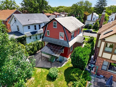 This classic Colonial on a private mid-block lot in Flushing - photo 19