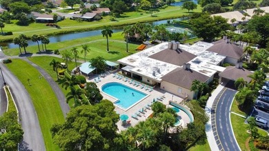 Welcome to this 3-bedroom, 2-bathroom water & Golf front - photo 31