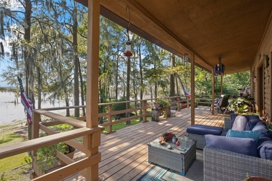 Caddo Lake Estates home on a large lot, a private boat ramp - photo 3