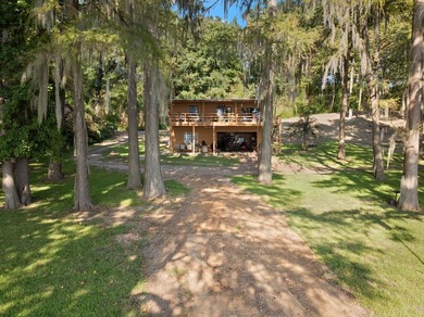 Caddo Lake Estates home on a large lot, a private boat ramp - photo 4