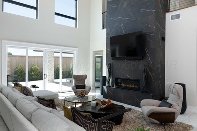 This luxurious modern residence blends clean architectural lines - photo 7