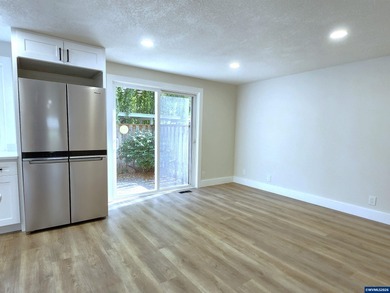Great Buy In West Salem! Stunning remodeled condominium w/3