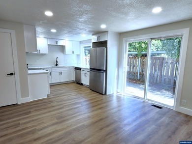 Great Buy In West Salem! Stunning remodeled condominium w/3