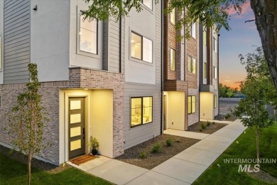 Lake Townhome/Townhouse For Sale in Boise, Idaho