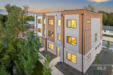 Lake Townhome/Townhouse For Sale in Boise, Idaho
