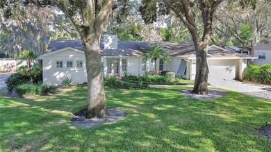 Lake Bessie Home Sale Pending in Windermere Florida