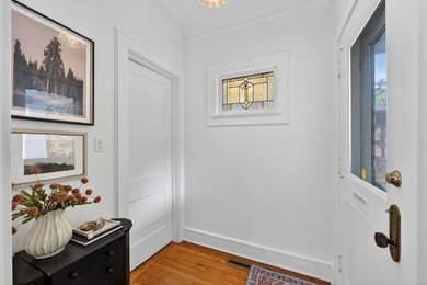 This charming home is ready for its new owner! Step up to the - photo 3