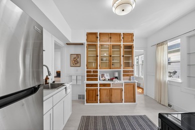 This charming home is ready for its new owner! Step up to the - photo 10
