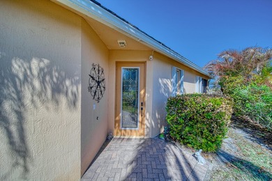 Welcome to this well-kept Georgian model home in the gated - photo 2