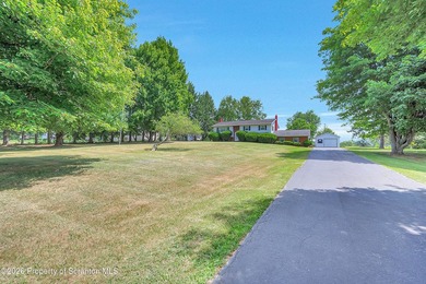 Enjoy comfortable living in this 3-bedroom, 1-bath bi-level home - photo 4