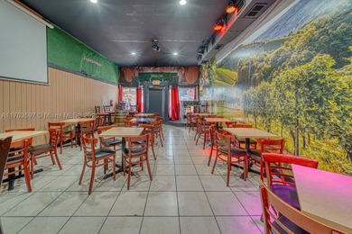 Consisting of about 1,500 Sq Ft, the space features A Full Bar - photo 4