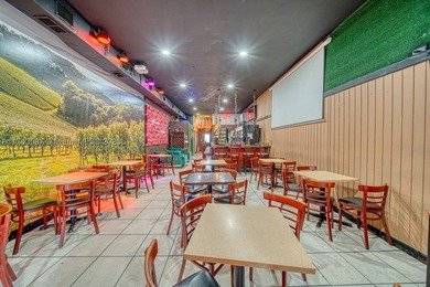 Consisting of about 1,500 Sq Ft, the space features A Full Bar - photo 6