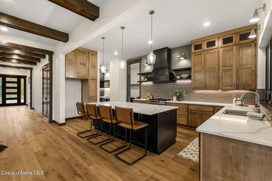 Welcome to 11 Alpenrose Ln, nestled among the green fairways of - photo 3