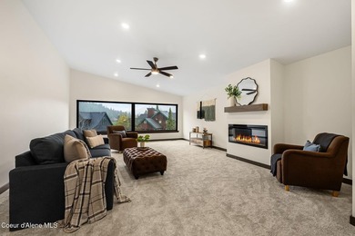 Welcome to 11 Alpenrose Ln, nestled among the green fairways of - photo 8