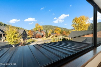 Welcome to 11 Alpenrose Ln, nestled among the green fairways of - photo 9