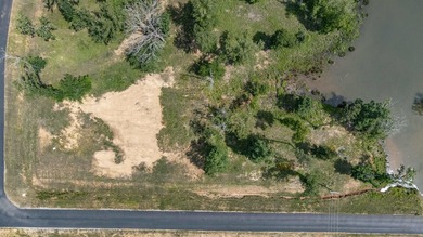 Lake life is calling! This beautiful corner, waterfront lot in - photo 4