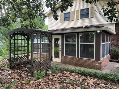 WOW! Space galore in this spacious home offering 4 bedrooms, 2 - photo 3