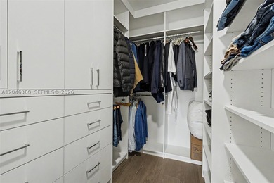 This elegant and modern unit in Palazzo Del Sol is stunning with - photo 45