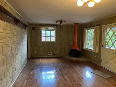 WOW! Space galore in this spacious home offering 4 bedrooms, 2 - photo 10