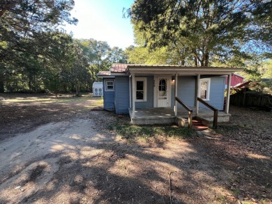 (private lake, pond, creek) Home For Sale in Crestview Florida