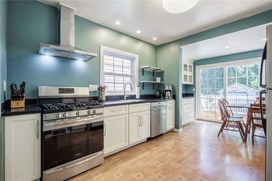 Conveniently located just minutes from the University of - photo 11
