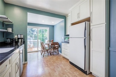 Conveniently located just minutes from the University of - photo 12