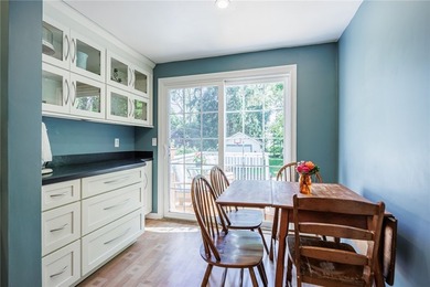 Conveniently located just minutes from the University of - photo 14