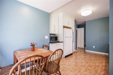 Conveniently located just minutes from the University of - photo 16