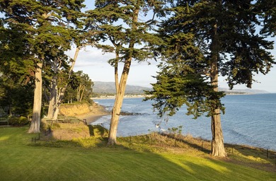 Discover an unparalleled oceanfront oasis on the California - photo 16